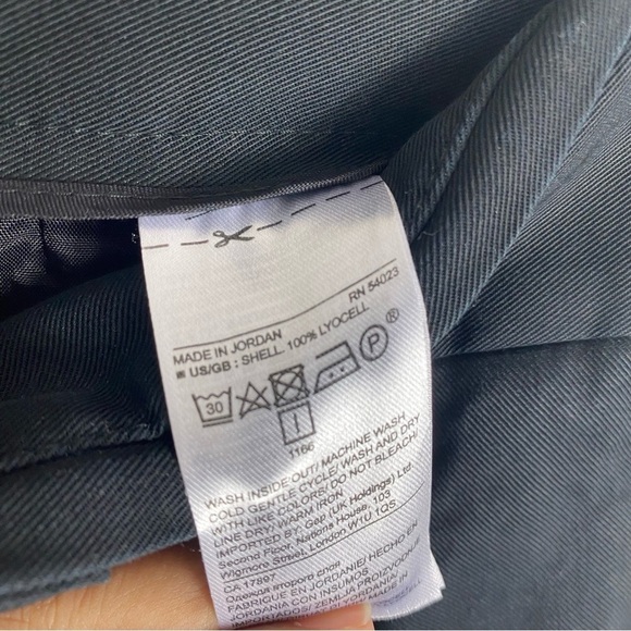 Banana Republic Bermuda Shorts - Picture 6 of 6